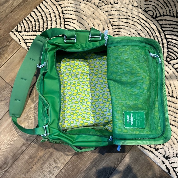 Baboon to the Moon x Drunk Elephant ◡̈ Limited Edition Green Go-Bag Mini 32L - Picture 10 of 15